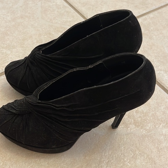 Boston Proper size 6 black velvet booties - Picture 2 of 7